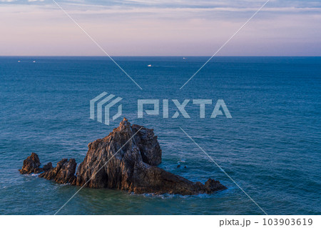 【愛知県田原市】日出の石門（ひいのせきもん）・沖の石門 103903619