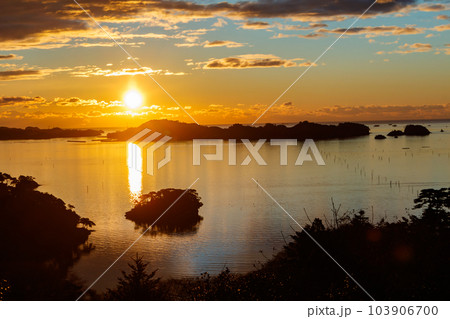 【宮城の自然景観】松島の日の出（初日の出） 103906700
