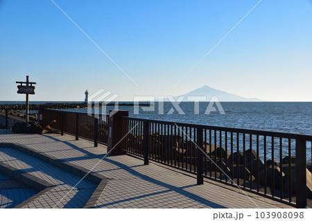野寒布岬より利尻島 野寒布岬より利尻島 103908098