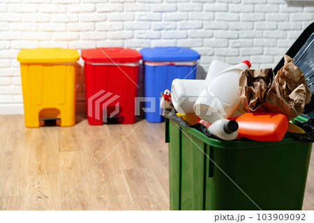Trash cans full of waste in the building 103909092