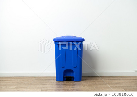 Plastic waste bin with a lid in the room 103910016