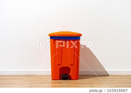 Plastic waste bin with a lid in the room Plastic waste bin with a lid in the room 103910067