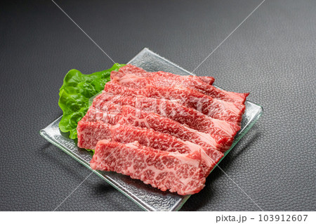 焼肉用の黒毛和牛 肩ロース 焼肉用の黒毛和牛 肩ロース 103912607