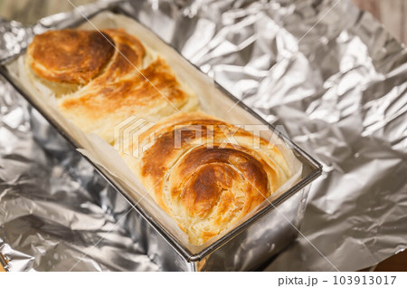 パウンドケーキ型で焼くデニッシュパン パウンドケーキ型で焼くデニッシュパン 103913017