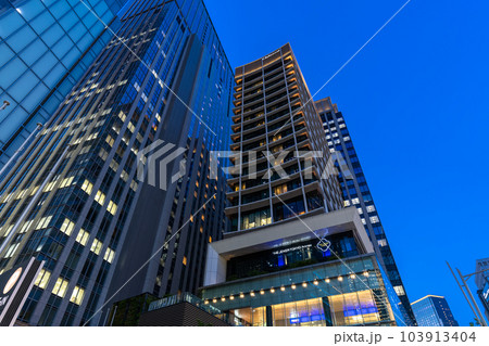 《東京都》東京駅前八重洲口・都市夜景 《東京都》東京駅前八重洲口・都市夜景 103913404