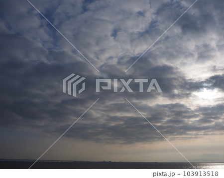 朧げな空と海 朧げな空と海 103913518