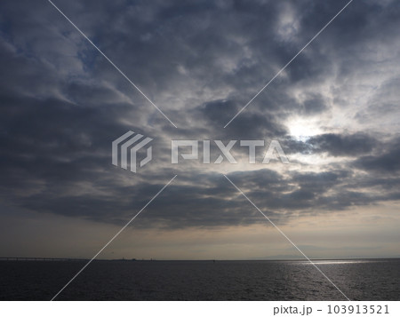 朧げな空と海 朧げな空と海 103913521