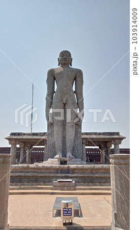 10 September 2021, Karkala, Karnataka, India. Tourist taking photograpgh of Karkala Gomateshwara statue built in 1432 CE by King Vir Pandya of Kalasa-Karkala dynasty. 10 September 2021, Karkala, Karnataka, India. Tourist taking photograpgh of Karkala Gomateshwara statue built in 1432 CE by King Vir Pandya of Kalasa-Karkala dynasty. 103914009