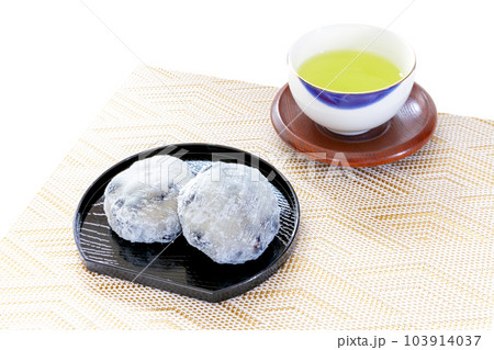 杵つき黒豆大福と日本茶 103914037