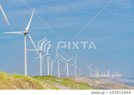 【静岡県】浜岡砂丘の風力発電風車 【静岡県】浜岡砂丘の風力発電風車 103915944