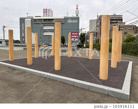 武蔵国府の竪穴建物跡に建てられた柱 武蔵国府の竪穴建物跡に建てられた柱 103916111