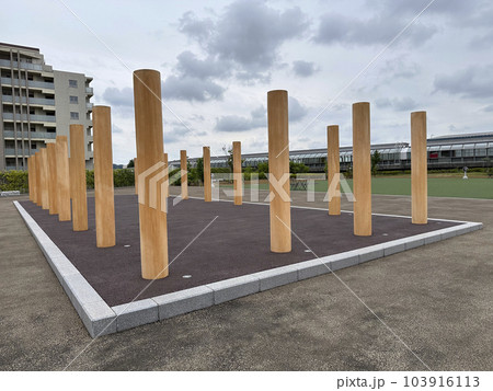 武蔵国府の脇殿跡に建てられた柱 武蔵国府の脇殿跡に建てられた柱 103916113