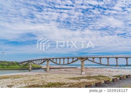 （静岡県）菊川河口の潮騒橋 103916127