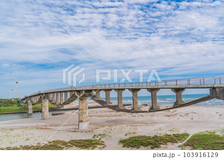 (静岡県)菊川河口の潮騒橋 (静岡県)菊川河口の潮騒橋 103916129