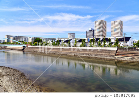 境川わかしお歩道橋、新浦安駅方面を望む(千葉県浦安市)【2023.6】 103917095