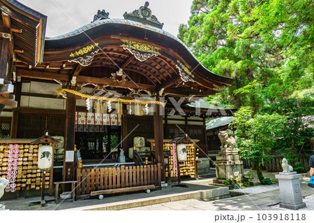 京都市左京区の岡崎神社　拝殿 103918118