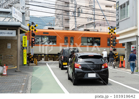 阪神電車 芦屋駅 踏切イメージ 阪神電車 芦屋駅 踏切イメージ 103919642