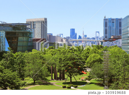 テレコムセンター駅から見るお台場周辺の街並 103919688