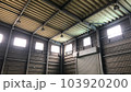 古い工場の天井イメージ 103920200