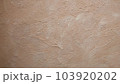 ベージュの漆喰壁の背景　テクスチャ 103920202