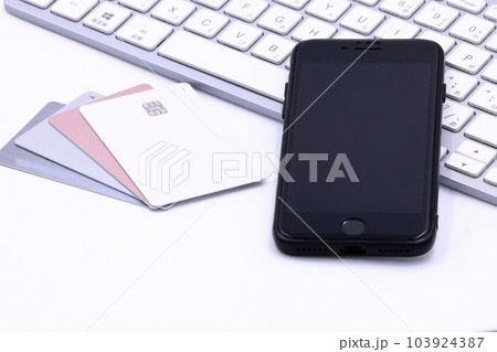 パソコンとナンバーレスクレジットカード パソコンとナンバーレスクレジットカード 103924387