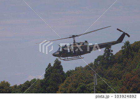 自衛隊のヘリコプター 自衛隊のヘリコプター 103924892