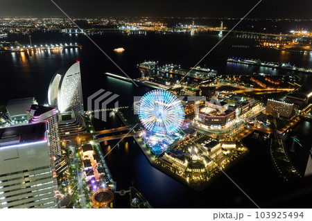 ランドマークタワーから見るみなとみらいの夜景 103925494