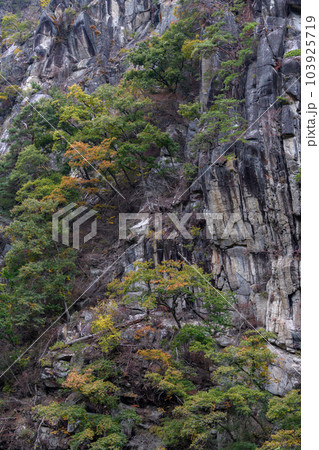 昇仙峡の寒山拾得岩 昇仙峡の寒山拾得岩 103925719