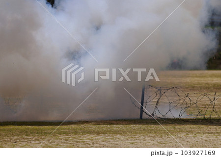 軍事演習の爆発 軍事演習の爆発 103927169