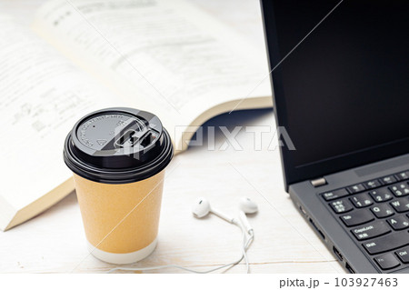 ビジネス|PC、コーヒー、イヤホン、書籍 ビジネス|PC、コーヒー、イヤホン、書籍 103927463