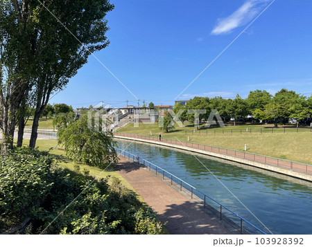 富岩運河環水公園　富山県富山市湊入船町　噴水　夏 103928392