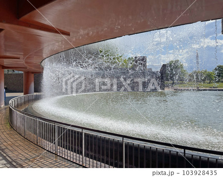 富岩運河環水公園 富山県富山市湊入船町 噴水 夏 富岩運河環水公園 富山県富山市湊入船町 噴水 夏 103928435