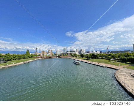 富岩運河環水公園 富山県富山市湊入船町 噴水 夏 富岩運河環水公園 富山県富山市湊入船町 噴水 夏 103928440