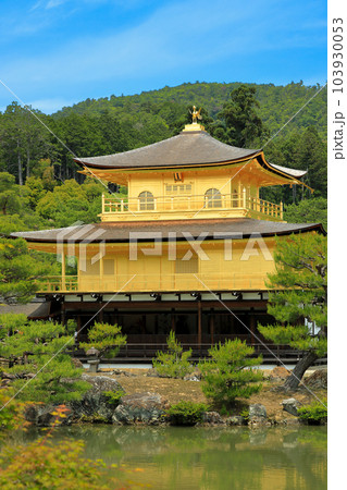 世界遺産　京都のお寺　金閣寺（鹿苑寺）の景観 103930053