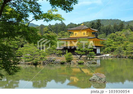 世界遺産　京都のお寺　金閣寺（鹿苑寺）の景観 103930054
