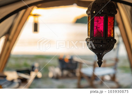 キャンプ ソロキャンプ テントレイアウト 海辺 サンセット ランタン バカンス   ランプ  103930875