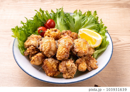 鶏の唐揚げ 鶏の唐揚げ 103931639