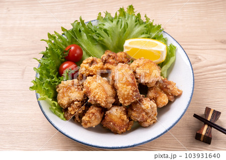 鶏の唐揚げ 103931640