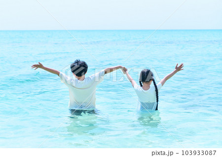 海　人物　子供 103933087