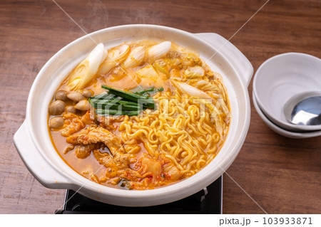 キムチ鍋をラーメンで締める 103933871