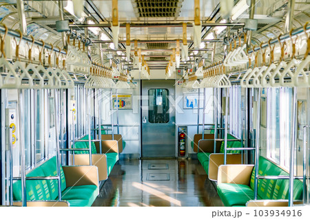 【イメージ素材】電車車内(JR仙石線) 【イメージ素材】電車車内(JR仙石線) 103934916
