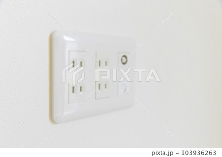 アンテナ端子のついた新しいコンセント アンテナ端子のついた新しいコンセント 103936263