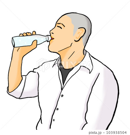 ペットボトル飲料を飲む坊主頭の男性． 103938504