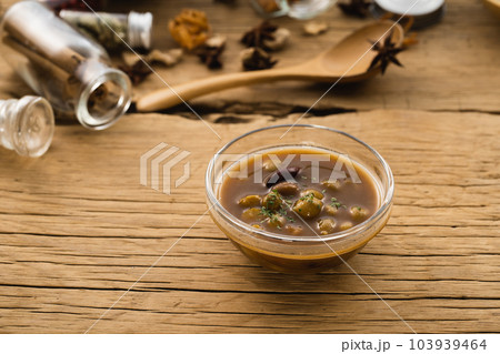 小皿に盛ったダルカレー（ナチュラルテイスト） 103939464