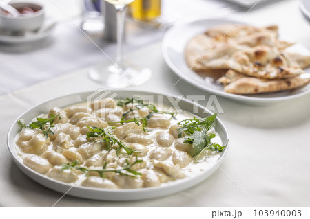 Gnocchi with cheese, hearty food from northern Italy, served with ruccola Gnocchi with cheese, hearty food from northern Italy, served with ruccola 103940003