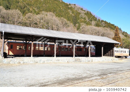 わたらせ渓谷鉄道の風景　足尾駅旧貨物ホーム（キハ35系・キハ30系） 103940742