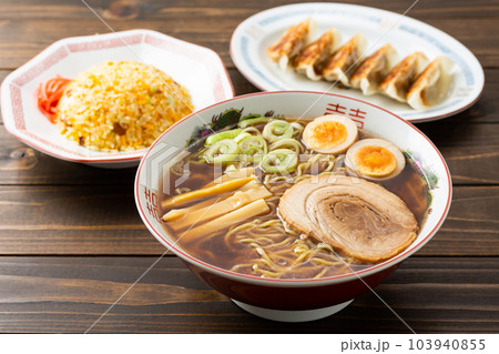 醤油ラーメンとチャーハンと餃子 醤油ラーメンとチャーハンと餃子 103940855