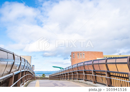道の駅浅虫温泉　海に向かう歩道橋 103941516