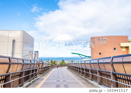 道の駅浅虫温泉 海に向かう歩道橋 道の駅浅虫温泉 海に向かう歩道橋 103941517