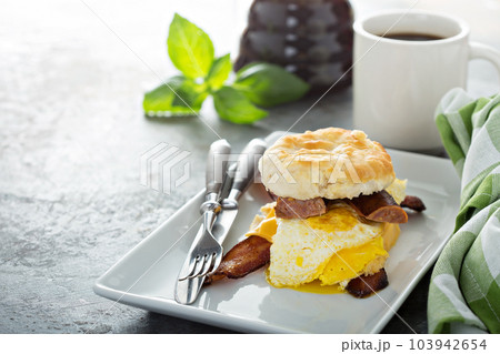 Biscuit breakfast sandwich 103942654